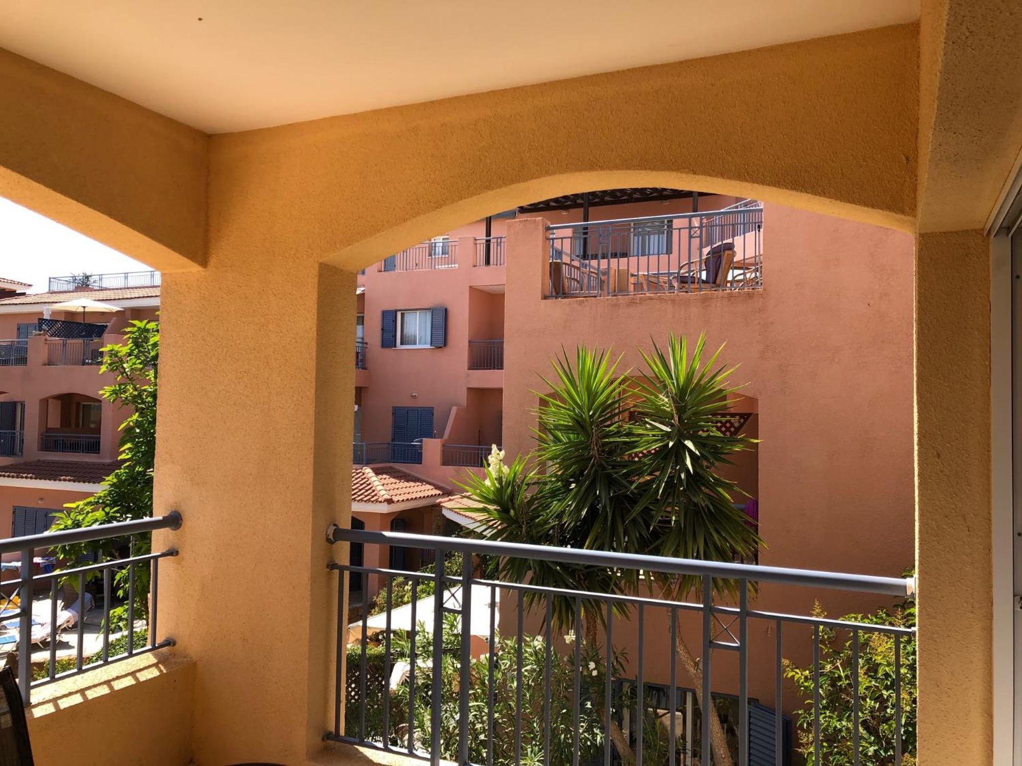Limnaria Gardens - Modern Sunny 2 Bed Daire